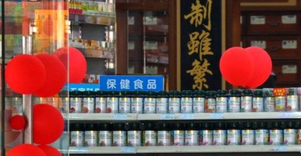 把糖果当保健品卖给老人，这些骗子成了亿万富翁