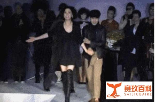刘嘉玲、梁朝伟完美演绎「社交恐惧VS达人」　全网笑喷：真的是绝配