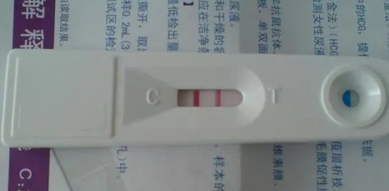 江苏一男子误将2条杠验孕棒照片发业主群,此举引发了什么后果?
