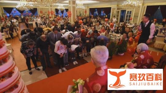 同年同月同日生百岁夫妻寿诞 五世同堂70位儿孙贺寿