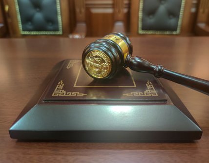 荆州一父亲被法院裁定需远离亲生儿子200米，这背后到底有何隐情？