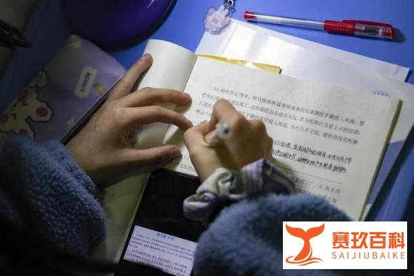 女生肺叶变白妈妈拒住院:耽误功课,吃点退烧药就回去上课!