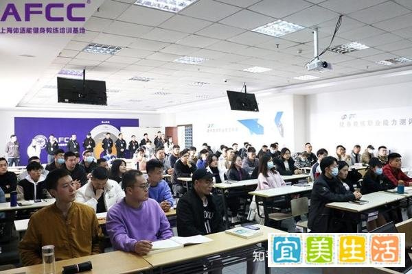 私人健身教练培训费大概需要多少钱呢？