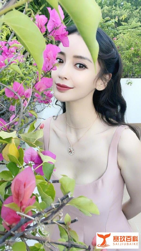 七夕情人节，魏晨晒婚纱照撒狗粮，baby深夜发文感叹：是失眠了？