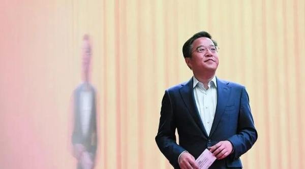 这才是最牛富二代，“浙商教父”之子捐近50亿成“中国首善”