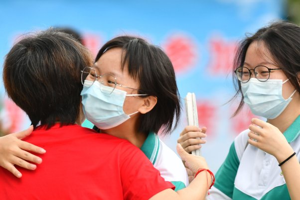 河南考了674分学生盼重伤父亲醒来,他的父亲究竟发生了什么?