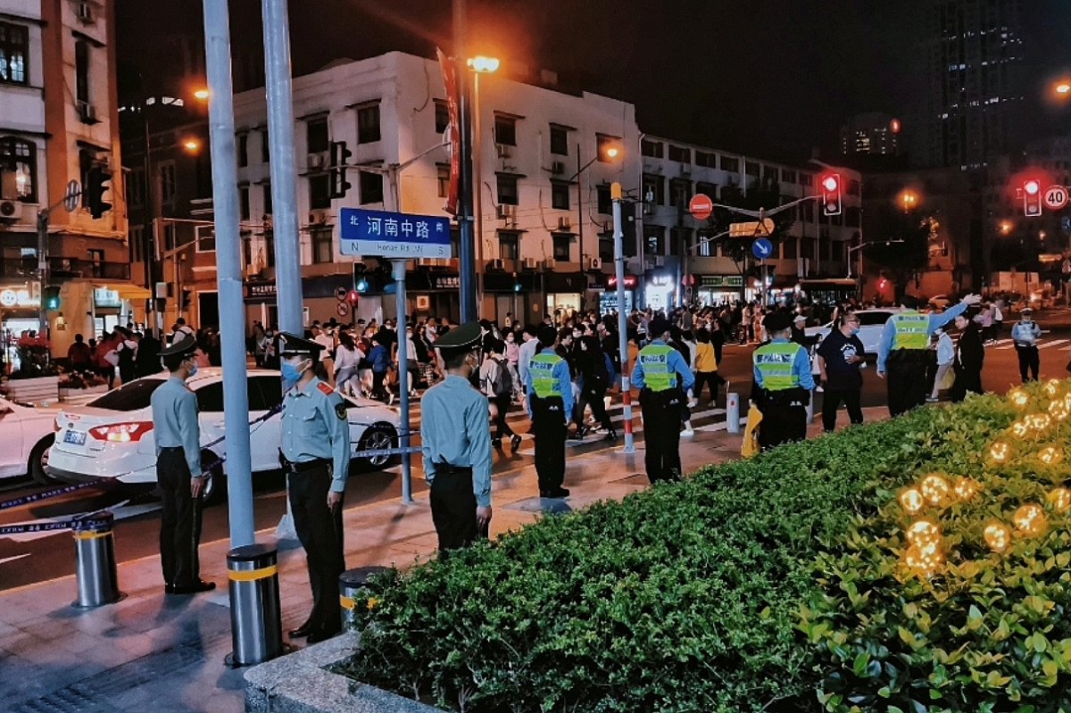 上海外滩再现拉链式人墙，什么是“拉链式人墙”？
