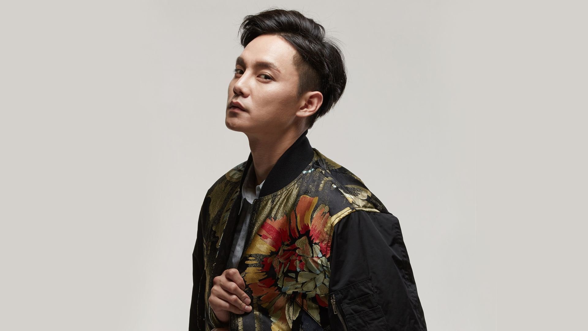 尹正晒家乡今昔对比照,他的家乡都发生了哪些变化?