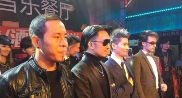 还记得那个整容成“谢霆锋”的快递小哥吗?辞职当明星,现状让人羡慕