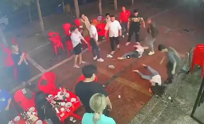 唐山受伤女子靠轮椅进出病房，女子将会如何追究此事？