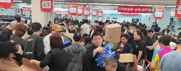 再见吧，永辉！沈阳重工街永辉超市张贴出“永久闭店”的通知