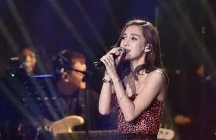 经纪人不得为假唱假演奏提供条件,你是如何看待假唱这种行为的?