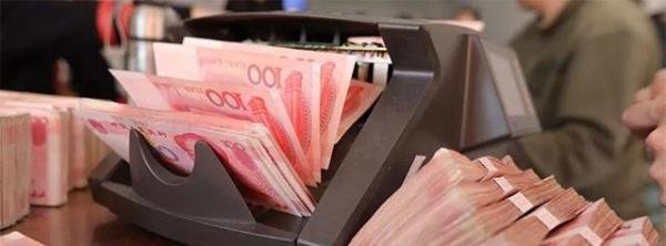 普通人在银行存100万存款，靠吃利息，能过上什么样的生活？
