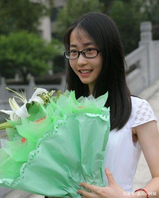 5年前，高考643分摘状元，说高中没谈过恋爱的湖北女孩，现状如何?