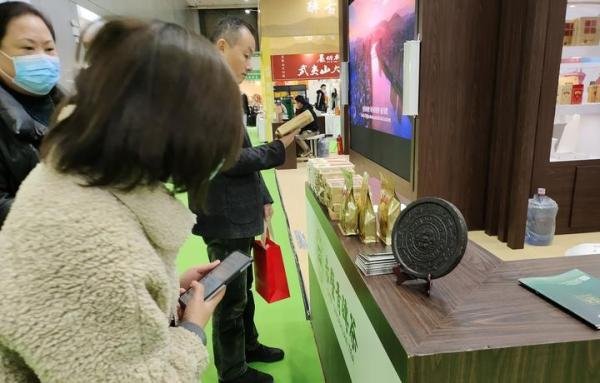 郑州高校副院长工作群发污秽信息甩锅鹅厂,网友给谭院长出好主意