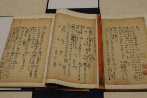 古书中男子手中常握三尺，“三尺”指的是什么？