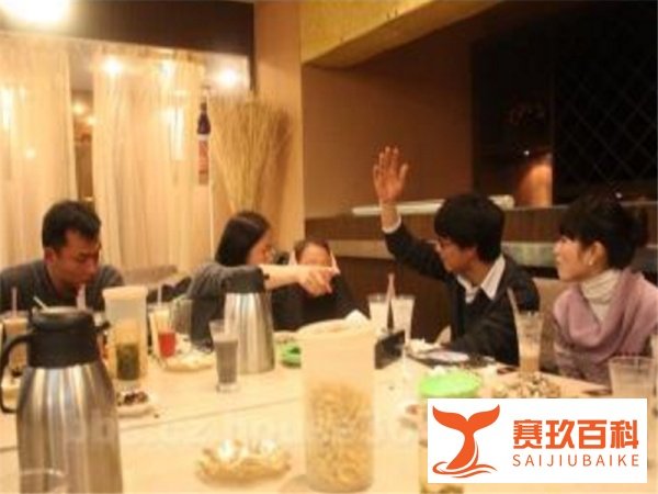 如何玩杀人游戏（天黑请闭眼）？