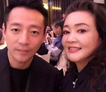 汪小菲直播大哭,透露餐厅无法正常营业:或将宣告破产,你怎么看?