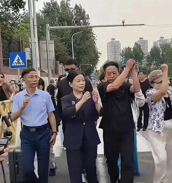 错换人生28年，养母起诉生母