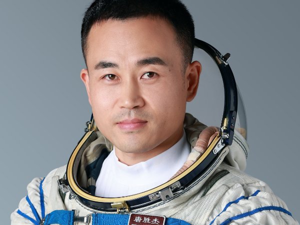 神州十七号宇航员是哪三位人