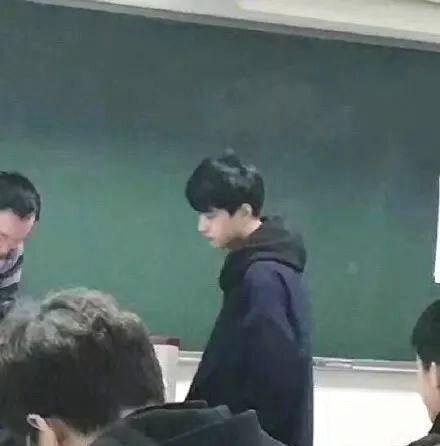 “现实版何以琛”、“李现的聪明版”,搞法学的老师都这么帅?