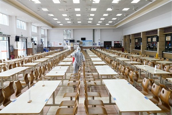 山东一女子在“小饭桌”成功交到了30个3年级的饭搭子,人多吃饭才香吗?