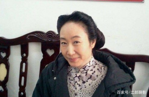 本是护士却意外成为演员，丈夫去世13年，独自抚养女儿，潘结如今怎样了？