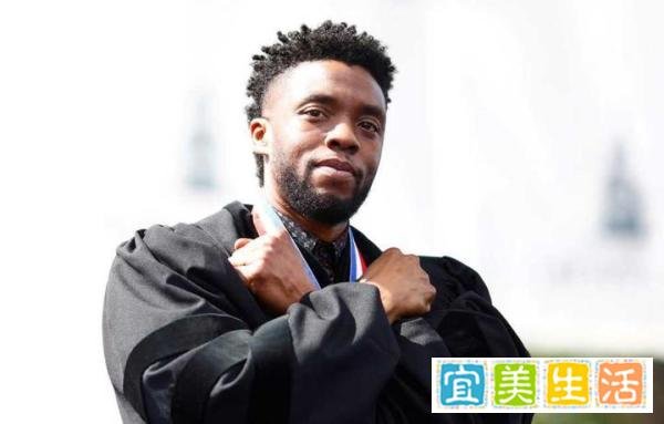 黑豹饰演者因癌症逝世，NBA众星悼念，粉丝晒他与科比合照感叹