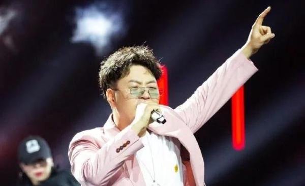 沈梦辰《乘风破浪》复活战，设计舞台安排杜海涛打伞，过分甜蜜