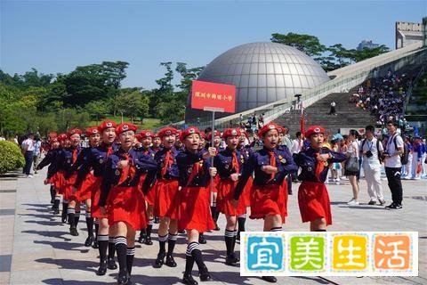 同声同气!深、港少年齐齐升国旗唱国歌